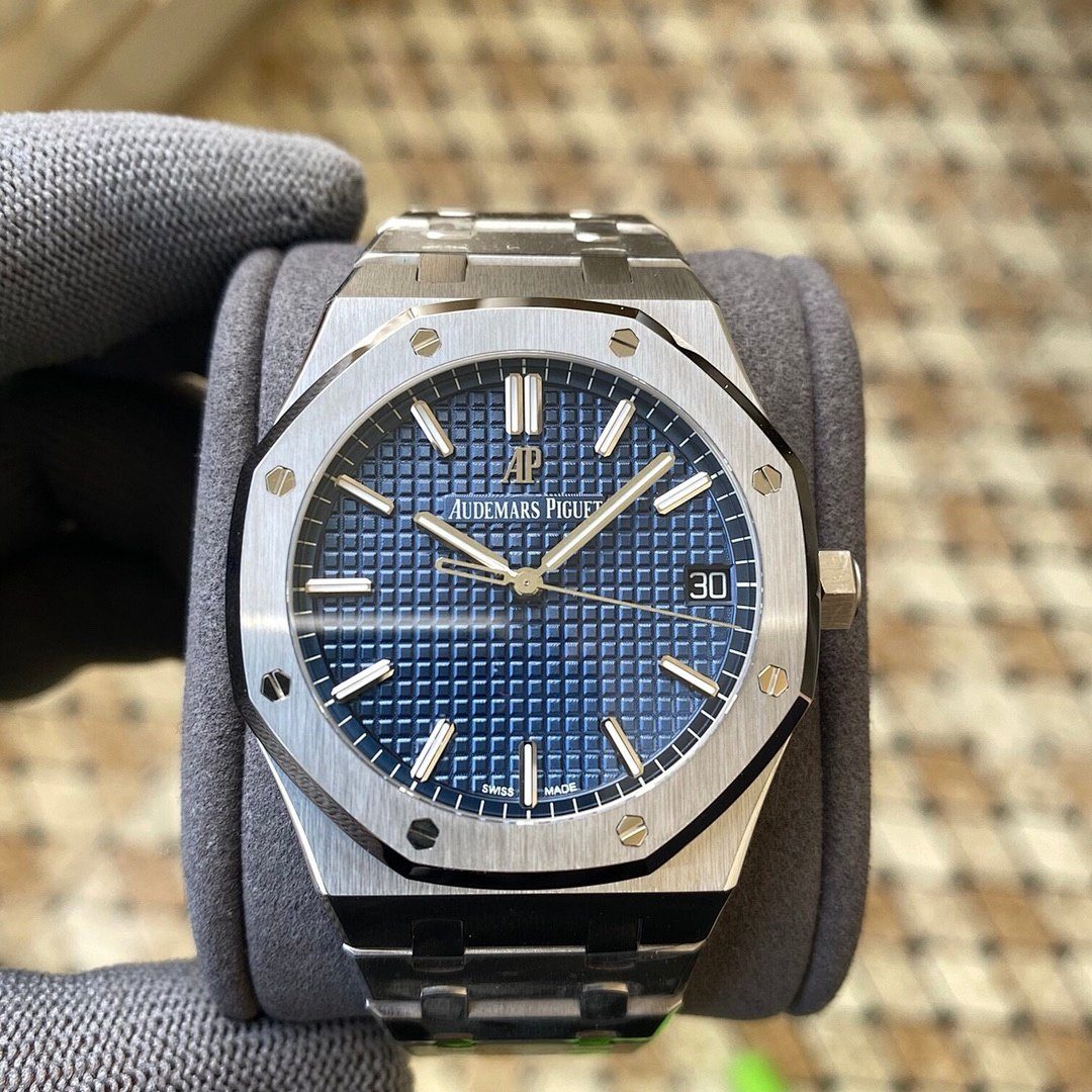 Watch0015