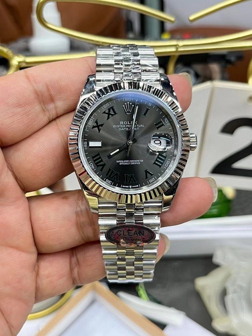 Watch0385