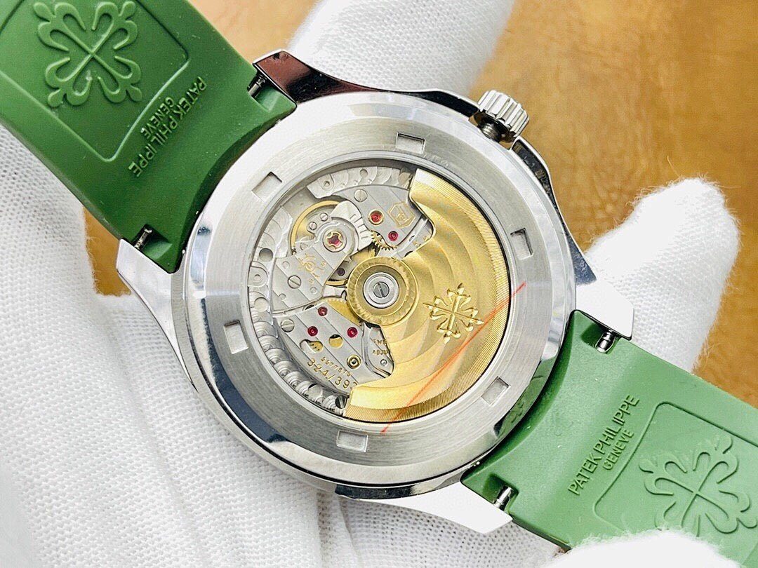 Watch0477