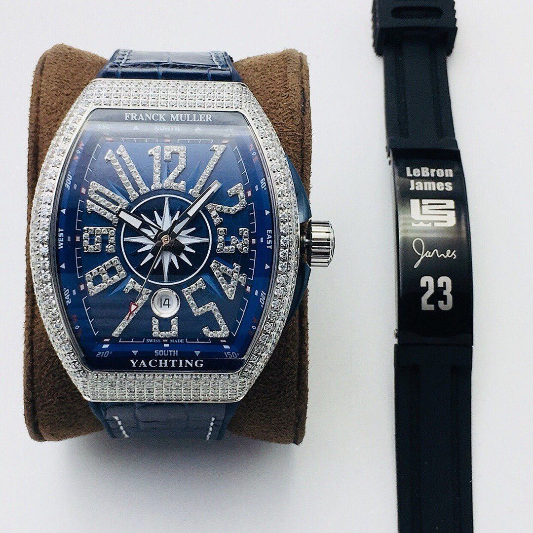 Watch0560